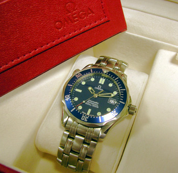 Mid-size <b>Omega</b> Seamaster quartz with box and papers, beautiful!