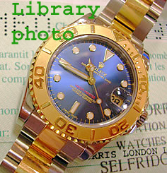 Bicolour mid-size Yachtmaster model 168623 with popular blue dial option. Comple