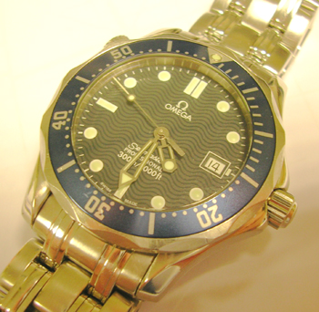 Mid-size <b>Omega</b> Seamaster quartz. This is the blue trim version which is s