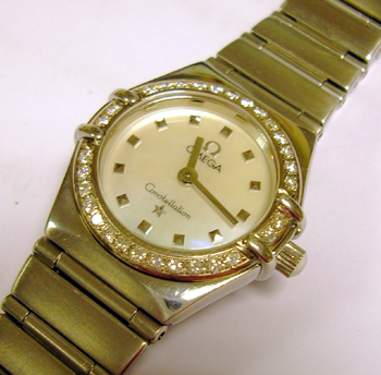 Lady's stainless steel <b>Omega Constellation quartz with Mother-of-Pearl dial a