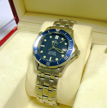 Mid-size stainless steel <b>Omega</b> Seamaster quartz with boxes and 1998 docs.