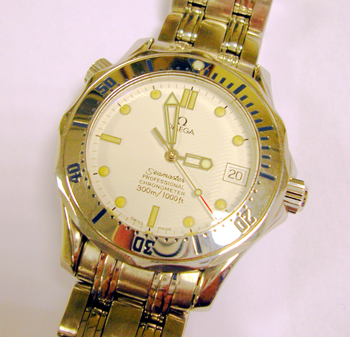 White dial version of the mid-size <b>Omega Seamaster</b> with an automatic mech