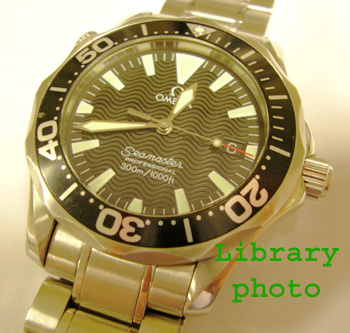 Gent's steel <b>Omega Seamaster</b> quartz bracelet watch, very smart with black