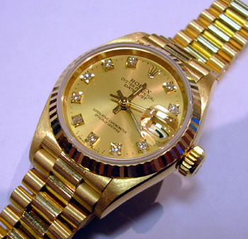 18ct lady's Datejust with diamond dot dial, beautiful. <b>NEW equivalent is now 