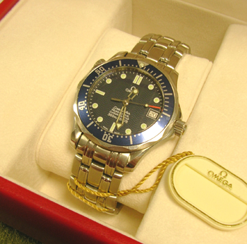Mid-size Omega Seamaster automatic with both boxes, instructions etc, <b>new equ