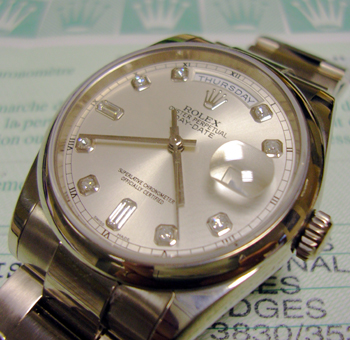 LIKE NEW 18ct <b>white gold</b> Day-Date model 118209 with silver / diamond dial