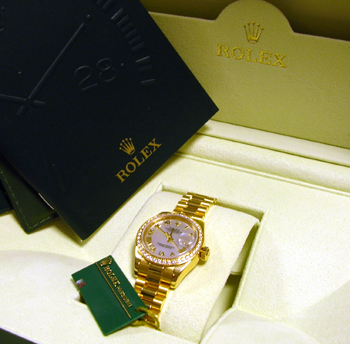 Stunning 18ct lady's Datejust model 179138 with original diamond bezel and mothe
