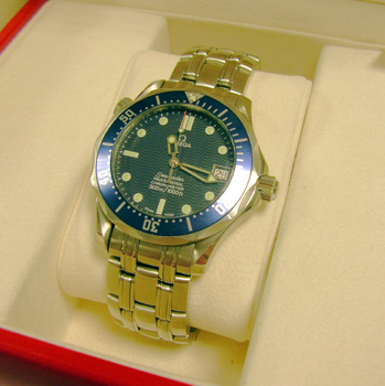 Stainless steel mid-size <b>Omega</b> Seamaster automatic with boxes & manual. L